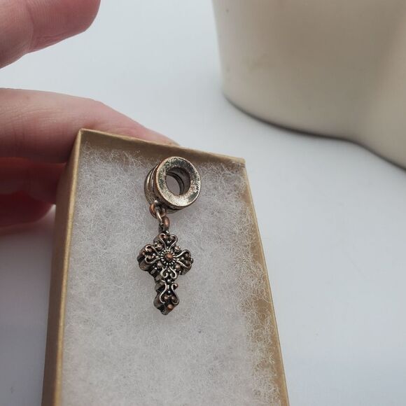 Sterling silver cross charm - Picture 2 of 2